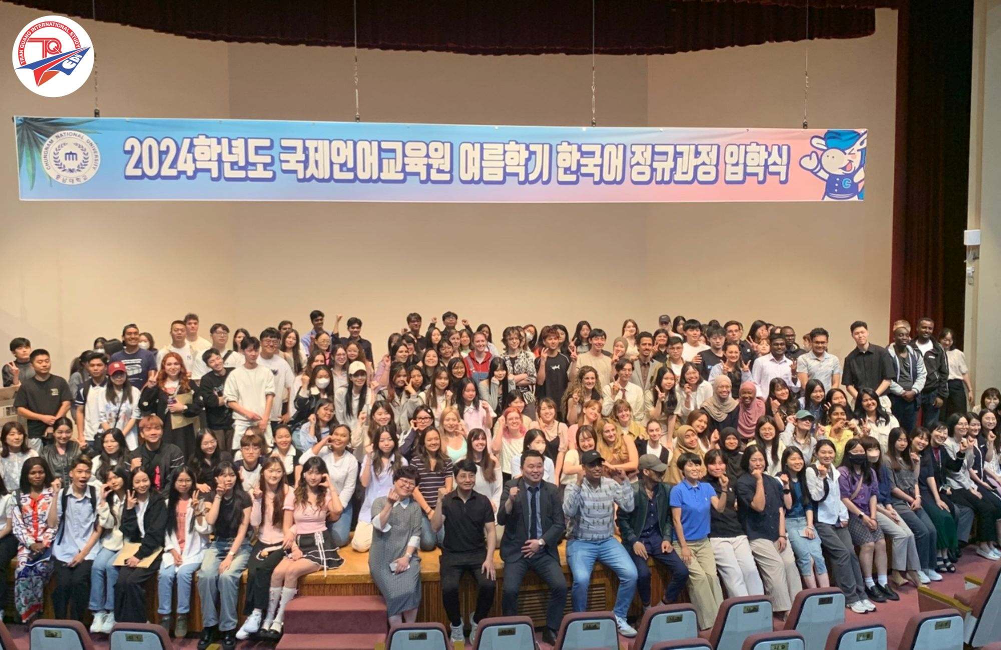 Buổi gặp mặt của sinh viên hệ tiếng trường đại học quốc gia Chungnam