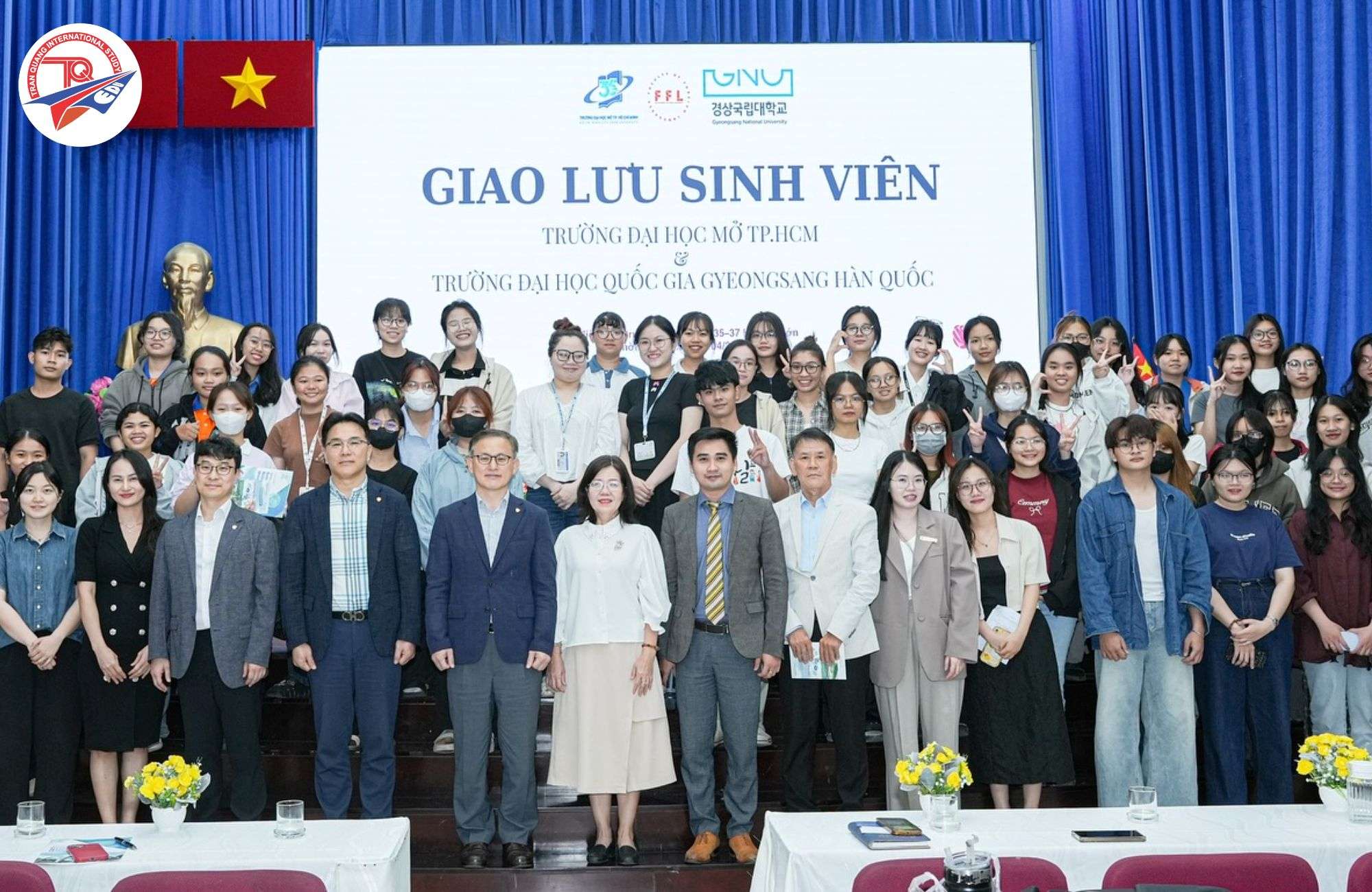 Buổi giao lưu sinh viên tại trường đại học quốc gia Gyeongsang