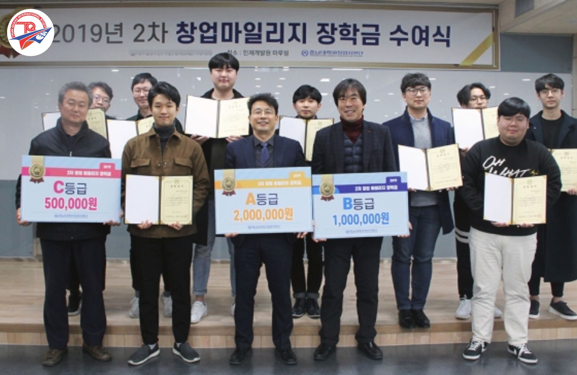 Lễ trao học bổng cho sinh viên của trường đại học Quốc gia Chungnam