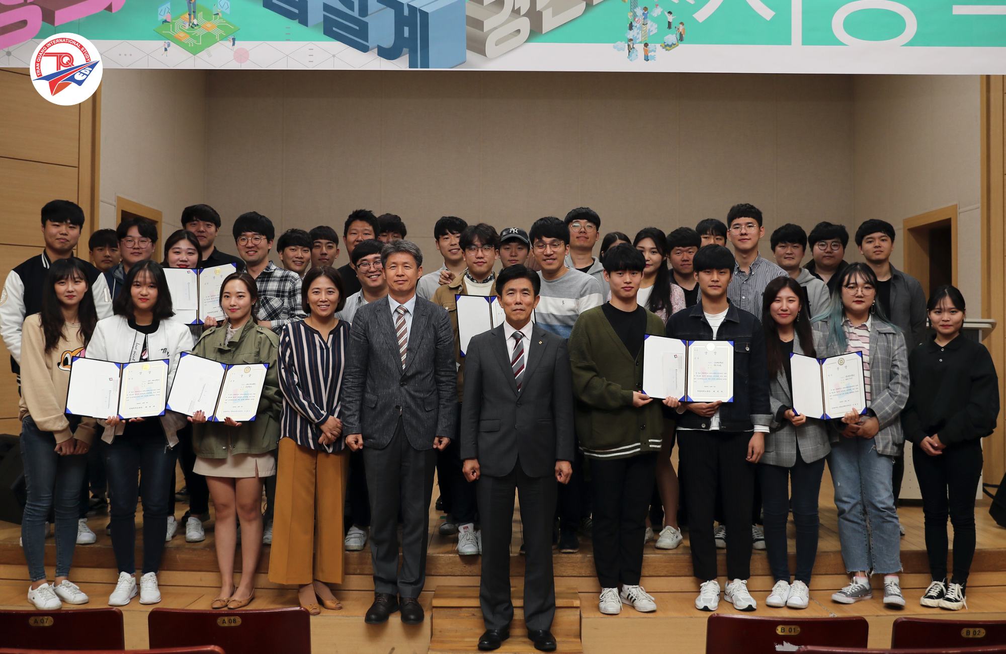 Lễ trao học bổng cho sinh viên tại HBNU