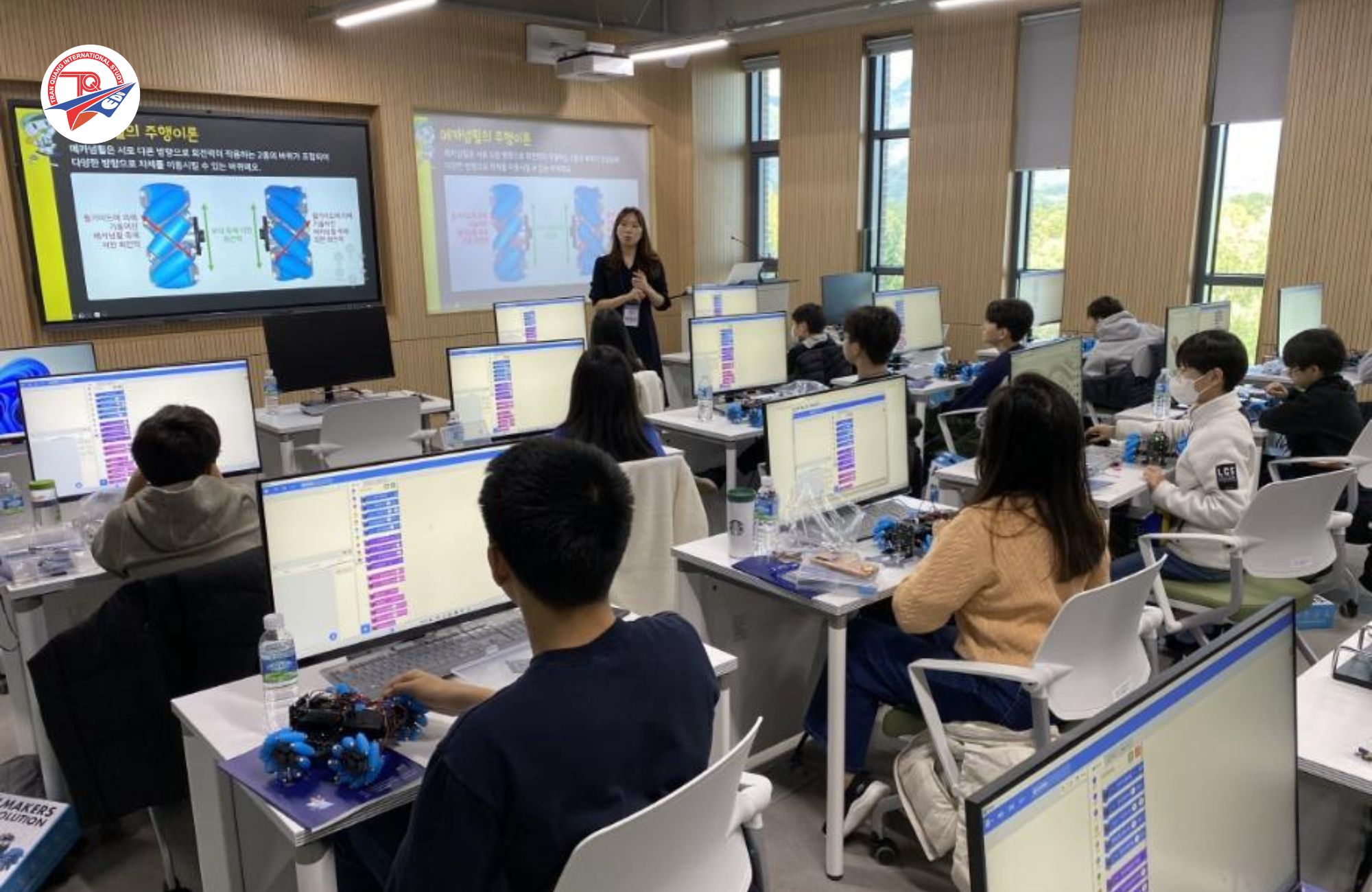 Lớp học của sinh viên đại học tại trường đại học quốc gia Hanbat