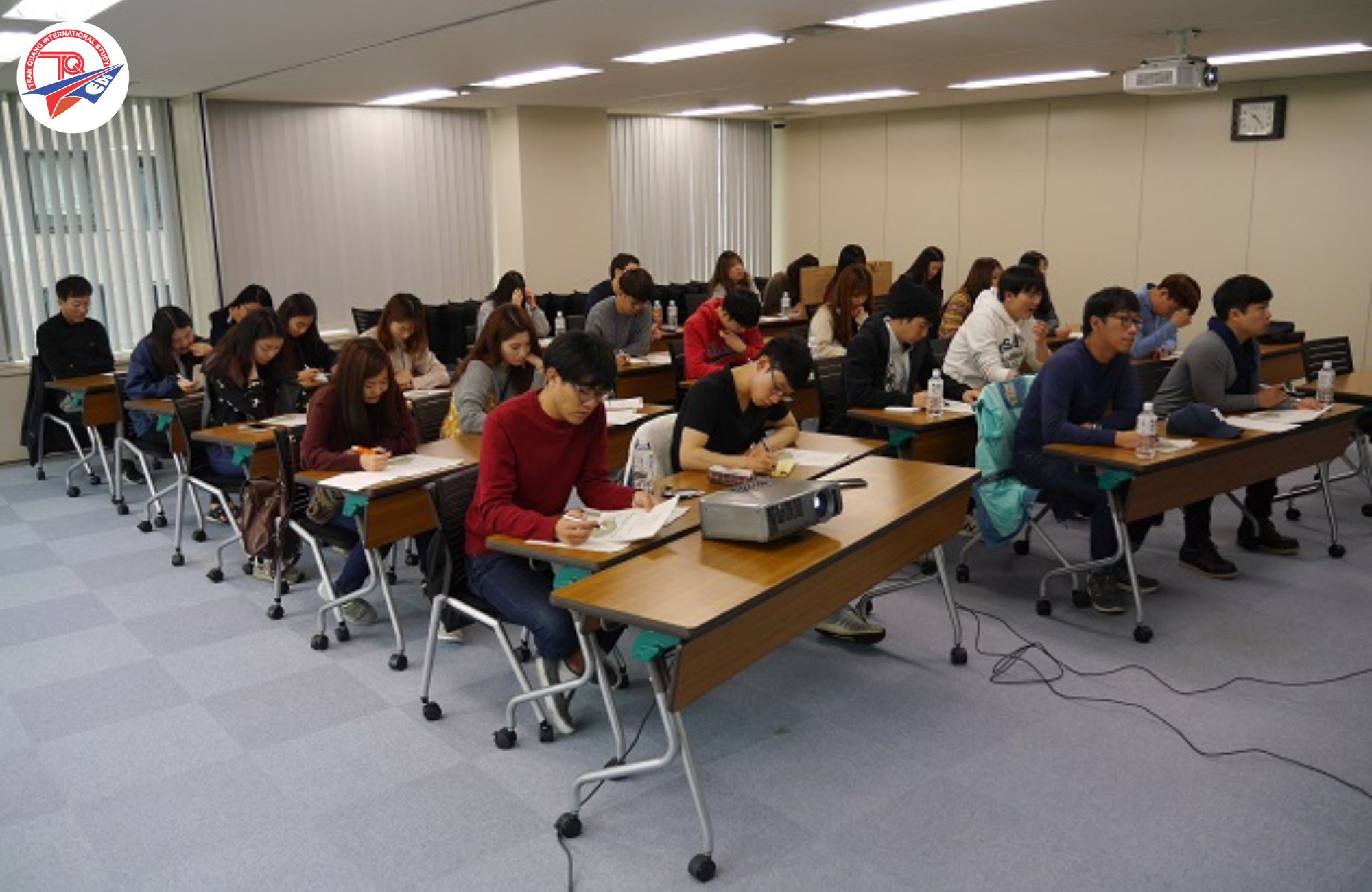 Sinh viên hệ đại học tại trường đại học quốc gia Chungnam