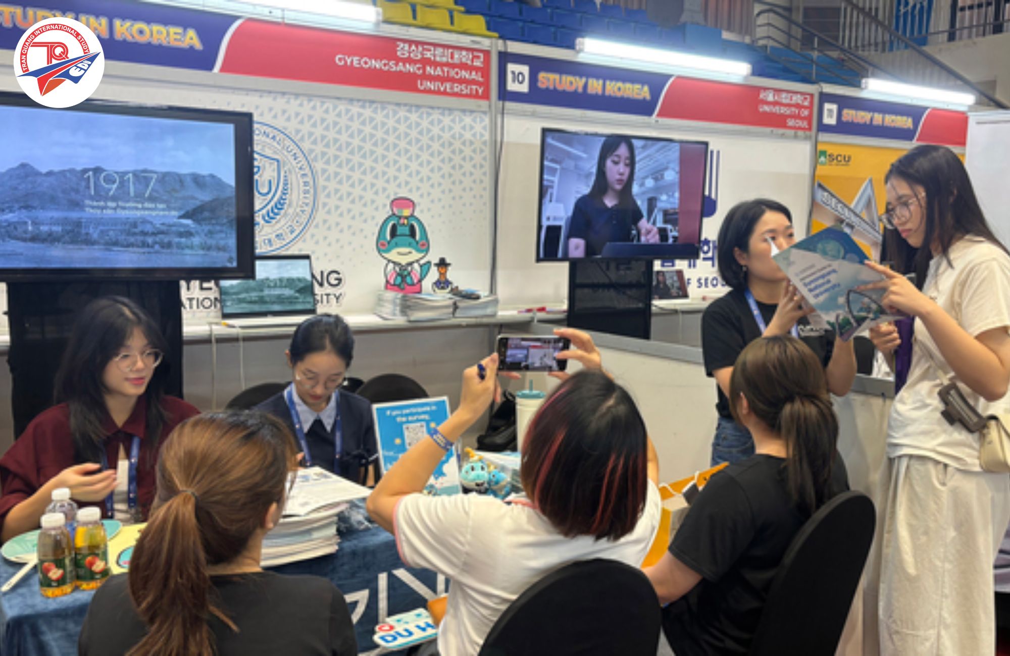 Tư vấn hướng dẫn cho tân sinh viên trường đại học quốc gia Gyeongsang
